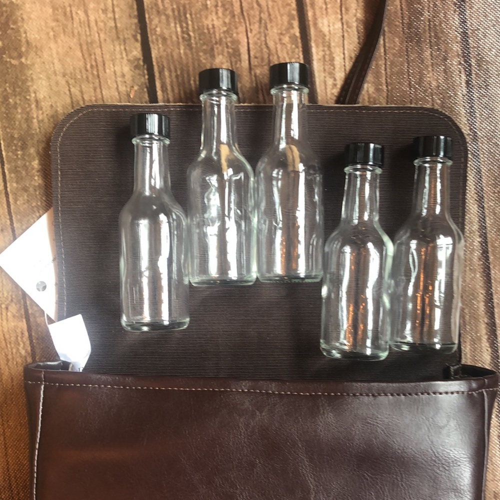 NWT BAR2GO Traveling Mini Bar w/ (5) 50ml bottles